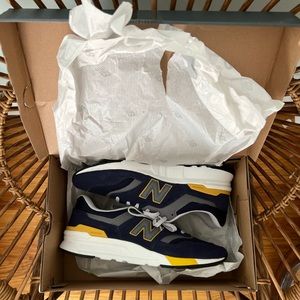 New Balance 997H men’s sneakers